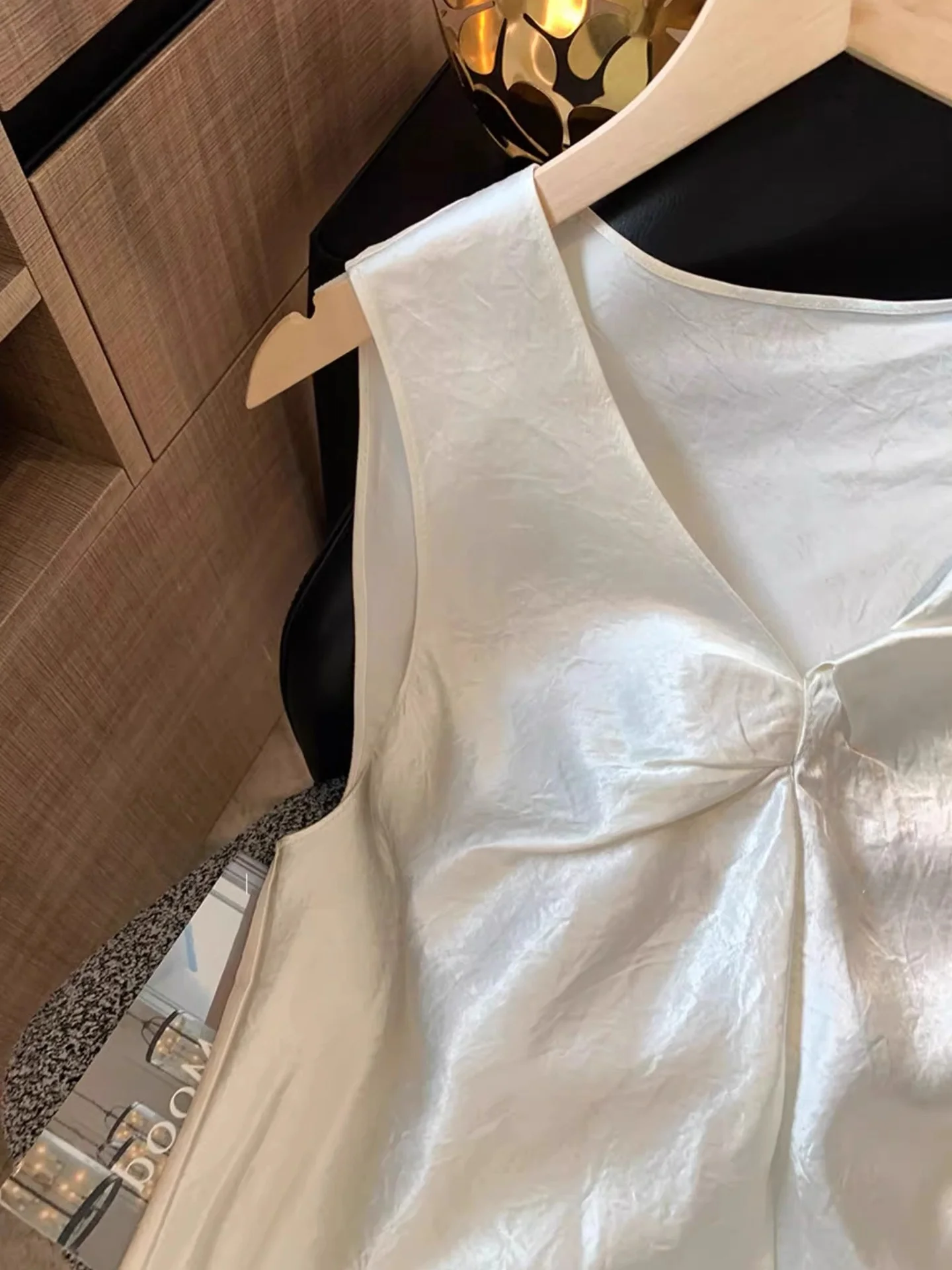 Шелковый атласный топ с узлом и капюшоном, женский корейский топ с прямым вырезом, модный простой цвет, летняя новинка A...
Шелковый атласный топ с узлом и капюшоном, женский корейский топ с прямым вырезом, модный простой цвет, летняя новинка A...