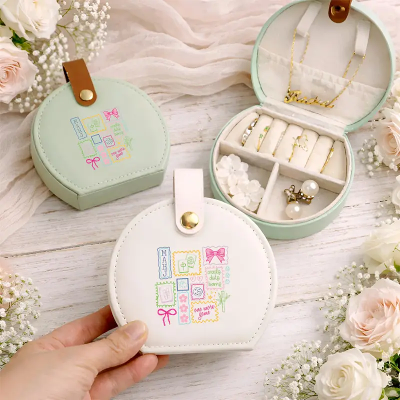 Mahjong Player Mahjong Club Game Lover Round Jewelry Storage Box Travel Jewelry Box Smooth Leather Surface Fashion Bags
Mahjong Player Mahjong Club Game Lover Round Jewelry Storage Box Travel Jewelry Box Smooth Leather Surface Fashion Bags