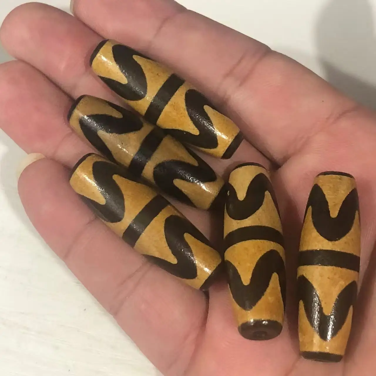 Tibetan dzi bead agate tiger tooth yellow pulp full weathered men's and women's pendants versatile loose beads
Tibetan dzi bead agate tiger tooth yellow pulp full weathered men's and women's pendants versatile loose beads