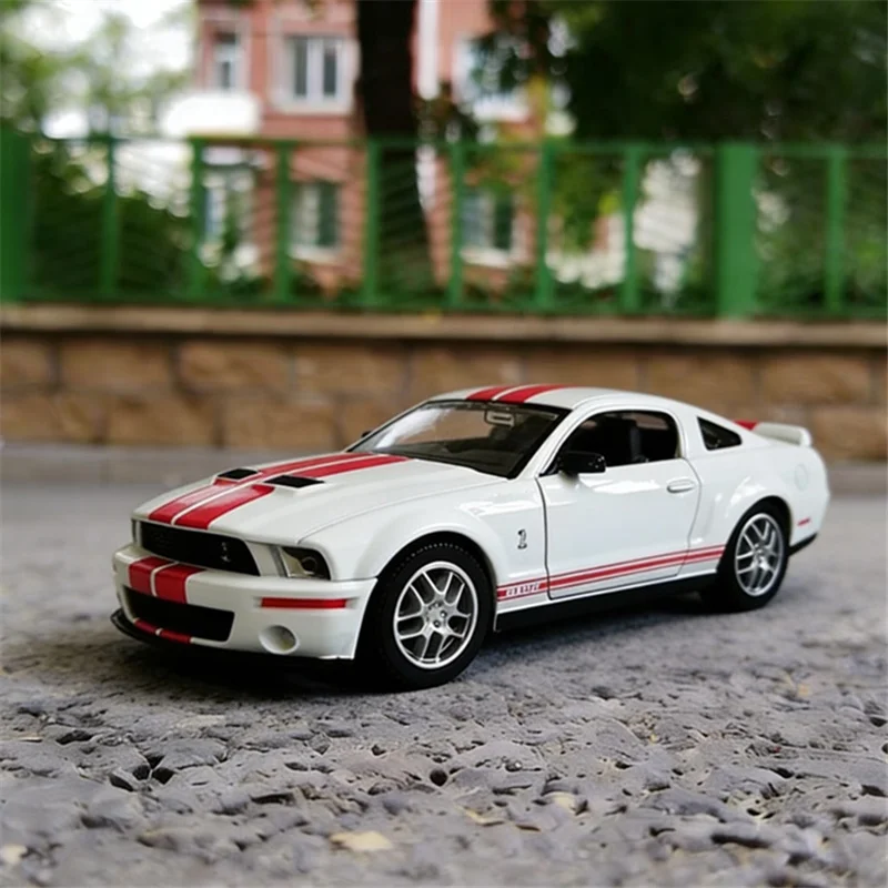 Масштабная модель спортивного автомобиля Ford Mustang Shelby GT500 2007 года (1:24), литая под давлением, из металла, классическая гоночная модель для трека, подарок для детей
Масштабная модель спортивного автомобиля Ford Mustang Shelby GT500 2007 года (1:24), литая под давлением, из металла, классическая гоночная модель для трека, подарок для детей