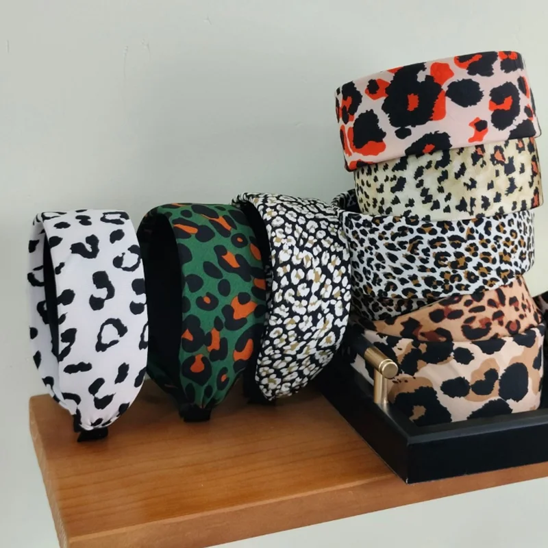 15 Colors Leopard Print Fabric Headband Hair Bands Daily Wide Edge Pressed Hair Hair Clip Wash Face Hairbands Hair Accessory
15 Colors Leopard Print Fabric Headband Hair Bands Daily Wide Edge Pressed Hair Hair Clip Wash Face Hairbands Hair Accessory
