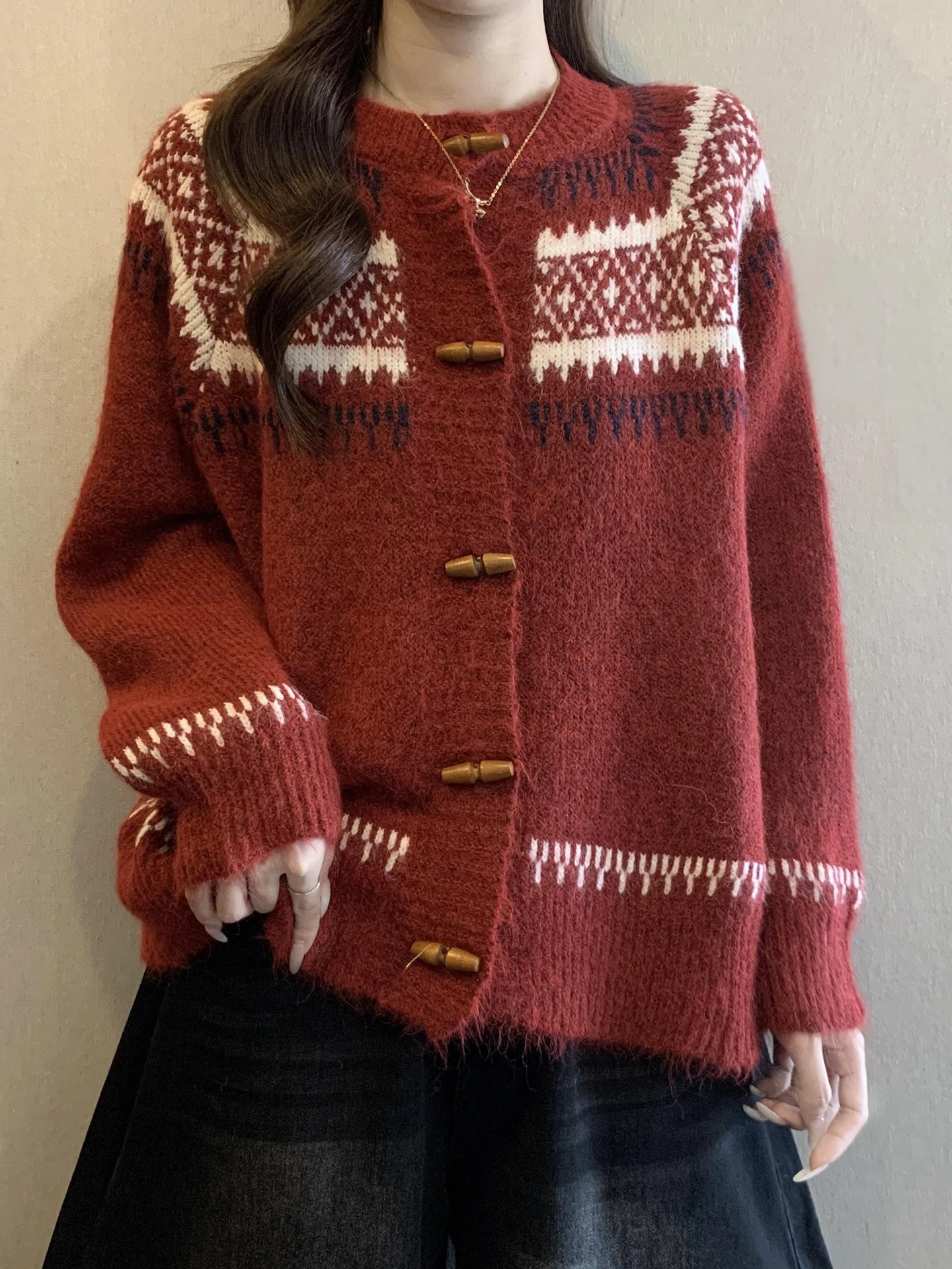 Retro Fair Isle Knitted Cardigan Women's Spring Autumn Winter Large Size Beautiful Sweater Coat with Button Detail Soft Print
Retro Fair Isle Knitted Cardigan Women's Spring Autumn Winter Large Size Beautiful Sweater Coat with Button Detail Soft Print