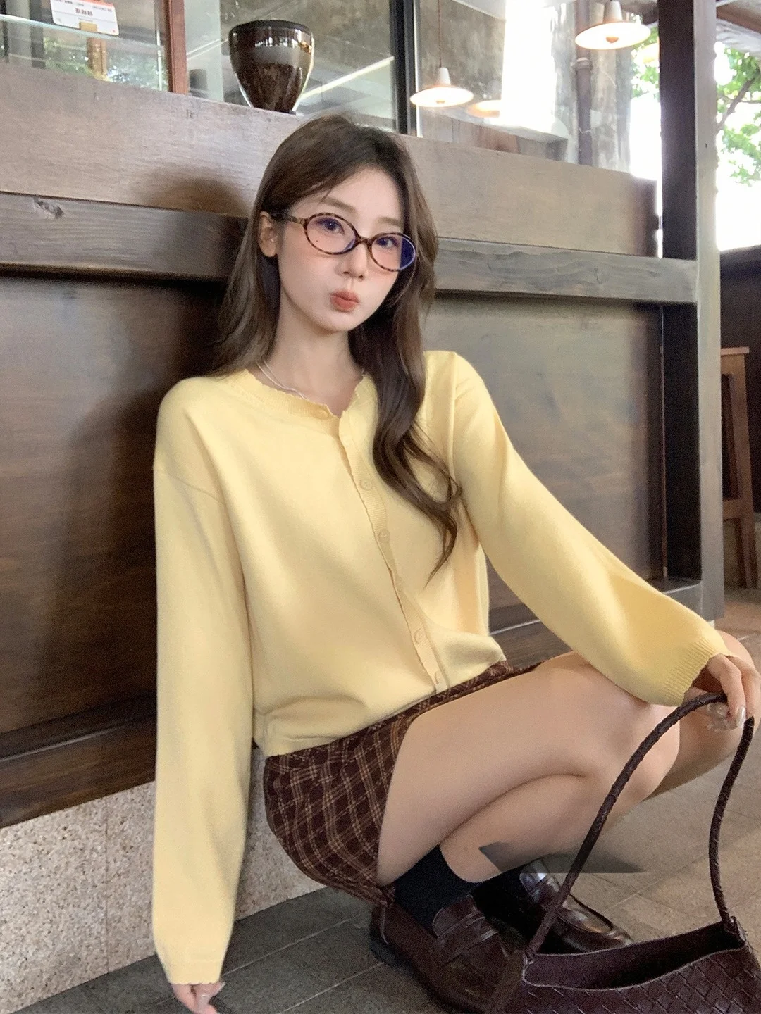 Мягкий гусино-желтый вязаный свитер, пальто, женский модный комплект, повседневная однотонная осенняя одежда, удобный комплект из двух предметов
Мягкий гусино-желтый вязаный свитер, пальто, женский модный комплект, повседневная однотонная осенняя одежда, удобный комплект из двух предметов