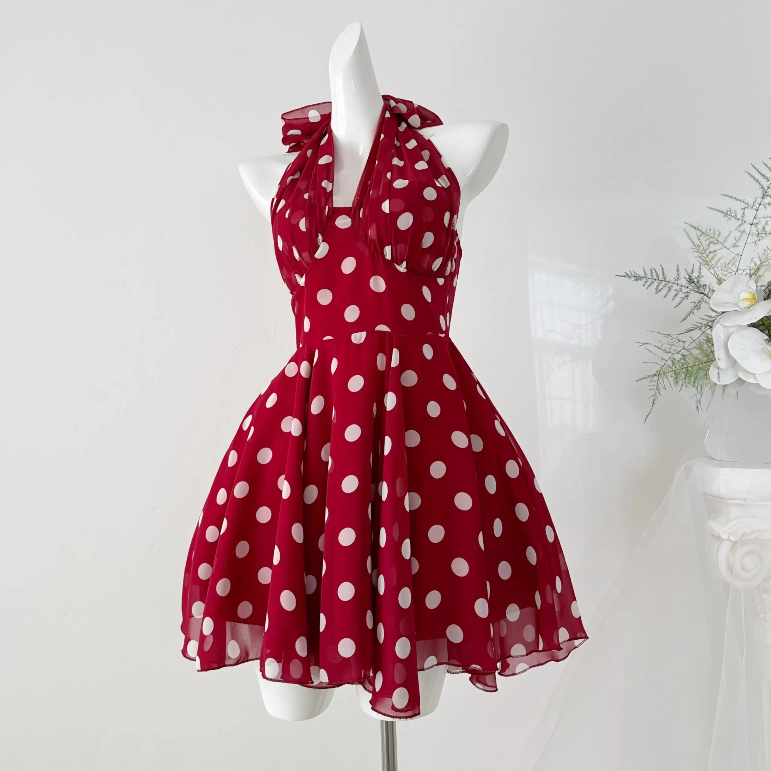 90S Red Polka Dot Halter Dress Women Sleeveless Tank Dress Sexy Backless Zipper Mini Dress with Chest Pad High Waist Party Wear
90S Red Polka Dot Halter Dress Women Sleeveless Tank Dress Sexy Backless Zipper Mini Dress with Chest Pad High Waist Party Wear