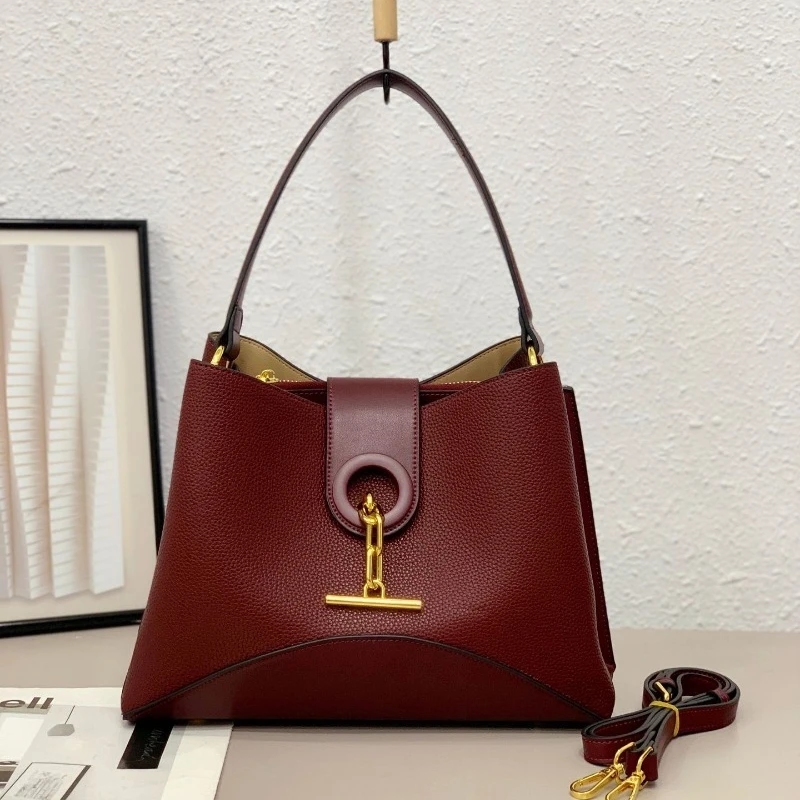 Fashionable Vintage Messenger Bag Stylish Large Capacity For Commuter Women With Designer Logo
Fashionable Vintage Messenger Bag Stylish Large Capacity For Commuter Women With Designer Logo