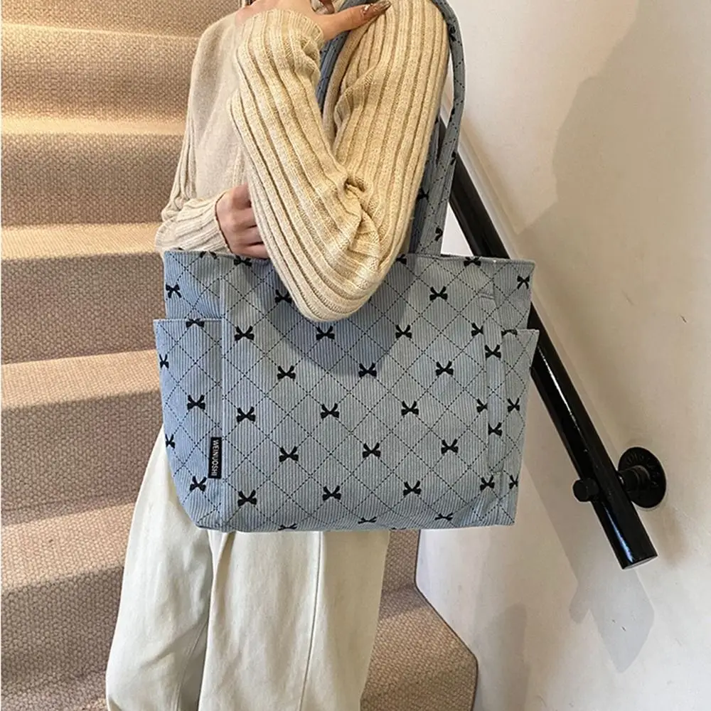 INS Corduroy Tote Bag Large Capacity Bow Pattern Travel Shoulder Bag Zipper closure with Handle Women's Underarm Bag Shopping
INS Corduroy Tote Bag Large Capacity Bow Pattern Travel Shoulder Bag Zipper closure with Handle Women's Underarm Bag Shopping