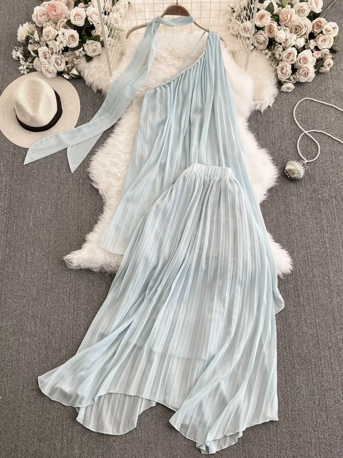 Faionable Two-Piece Set Women's Summer Color Top with Anti-Light Inner elf Pleated Skirt Slimming Design
Faionable Two-Piece Set Women's Summer Color Top with Anti-Light Inner elf Pleated Skirt Slimming Design