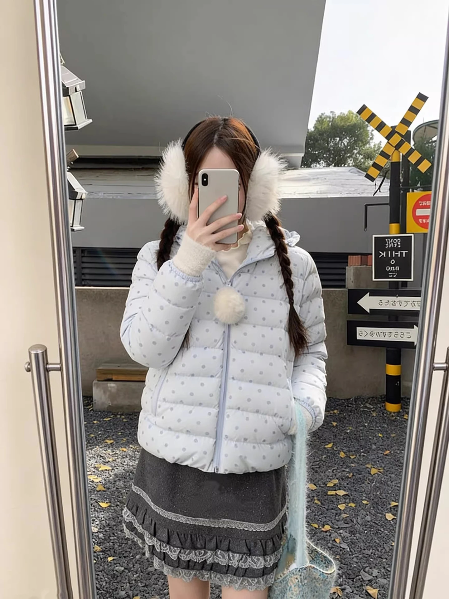Women's White Duck down Polka Dot Hooded Jacket Warmth Outerwear Short Style 2025 Winter New Loose Fit Fashion Sensation
Women's White Duck down Polka Dot Hooded Jacket Warmth Outerwear Short Style 2025 Winter New Loose Fit Fashion Sensation
