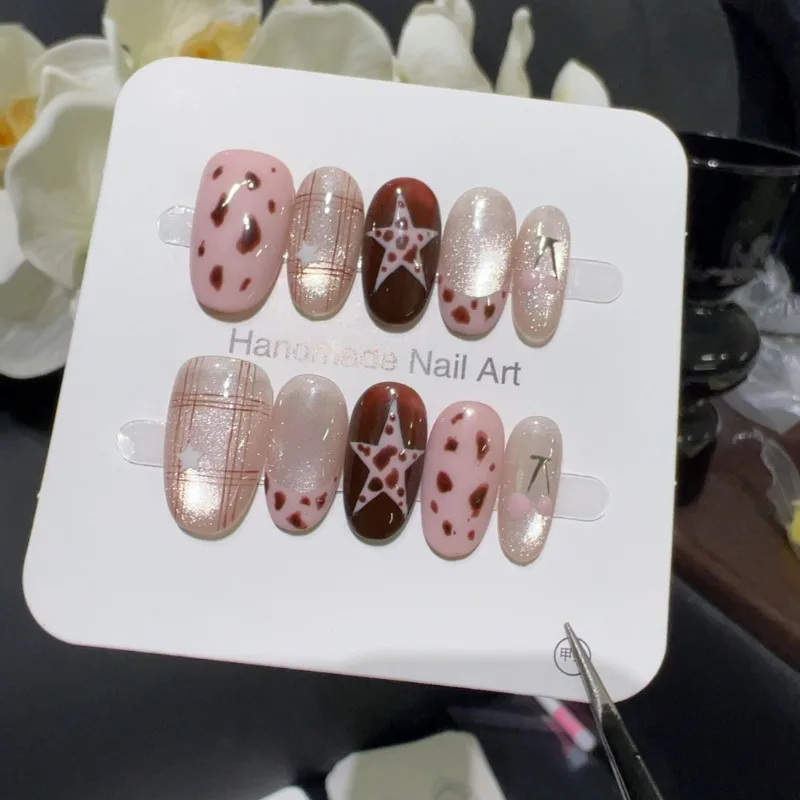10 шт., розовый вишневый леопардовый принт, французский пресс для ногтей, милый крутой, ручной работы, в виде звезды, блестящий кошачий глаз, короткие овальные накладные ногти, нашивка
10 шт., розовый вишневый леопардовый принт, французский пресс для ногтей, милый крутой, ручной работы, в виде звезды, блестящий кошачий глаз, короткие овальные накладные ногти, нашивка
