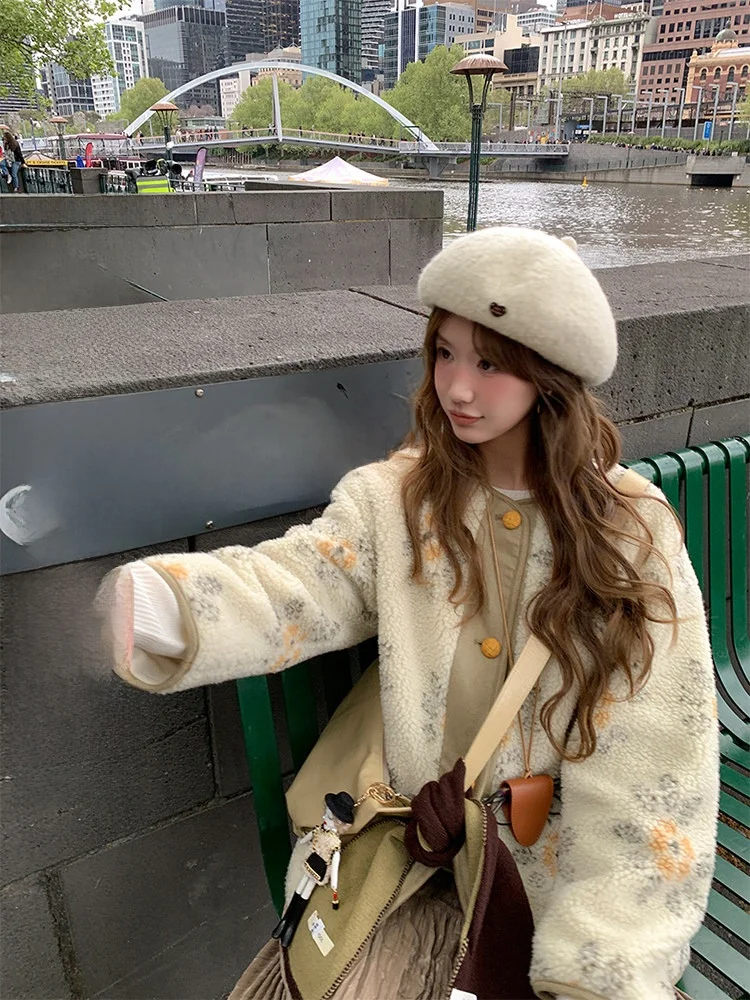 Miaolab Soft Korean Sle Women's Jaet Warm Faux Fur Patchwork Coat with Contrast Color Embroidery Particle Velvet
Miaolab Soft Korean Sle Women's Jaet Warm Faux Fur Patchwork Coat with Contrast Color Embroidery Particle Velvet