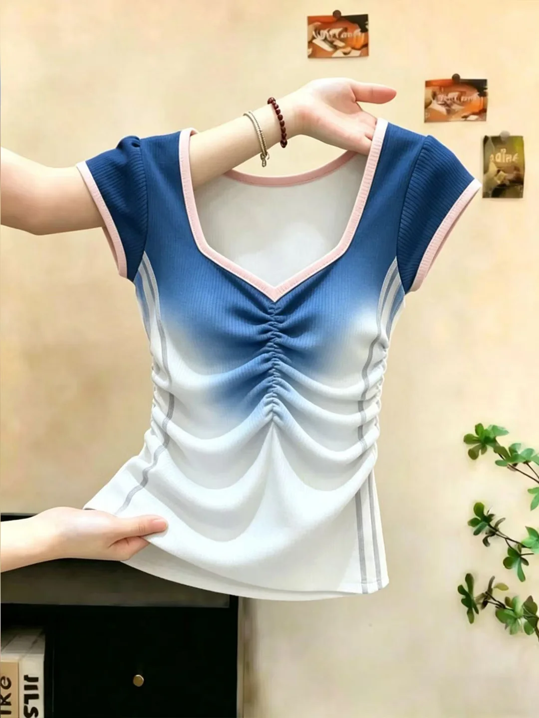 Unique Color Block Ice Silk Knitted Top Korean Style Fashionable Summer Shirt V Neck Short Sleeve Straight Cut Silken Blouse
Unique Color Block Ice Silk Knitted Top Korean Style Fashionable Summer Shirt V Neck Short Sleeve Straight Cut Silken Blouse