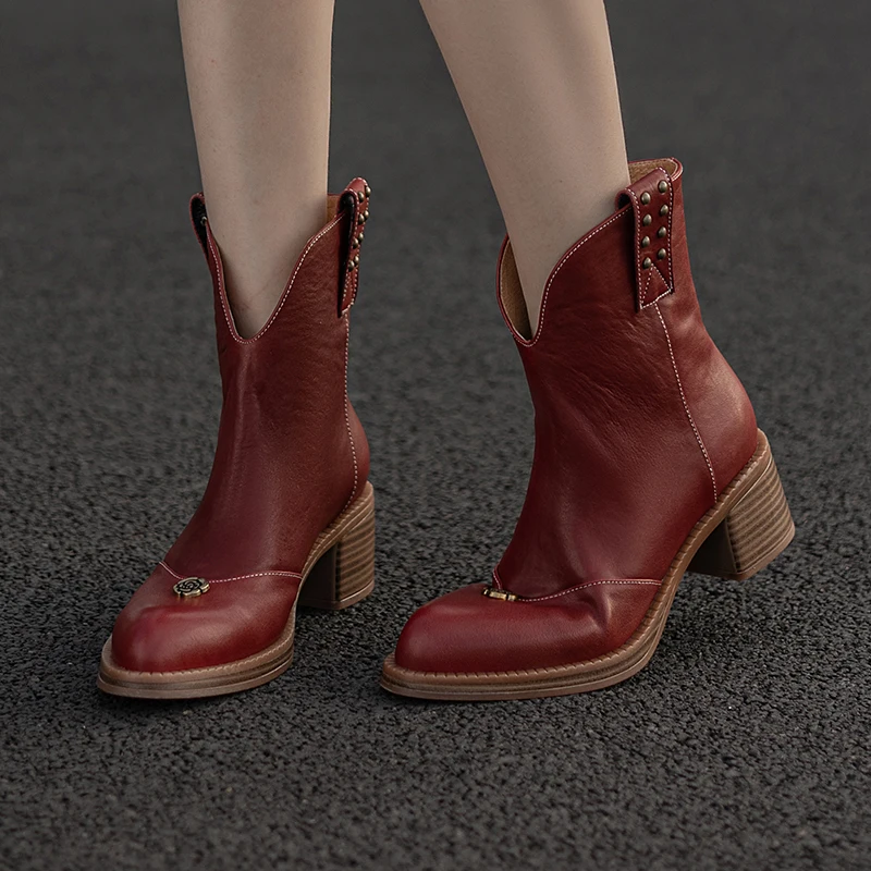 Chunky High Heel Genuine Leather Short Boots Women Metal Button Rivet Decor Ankle Botas Autumn Winter Retro Chelsea Boots 2024
Chunky High Heel Genuine Leather Short Boots Women Metal Button Rivet Decor Ankle Botas Autumn Winter Retro Chelsea Boots 2024