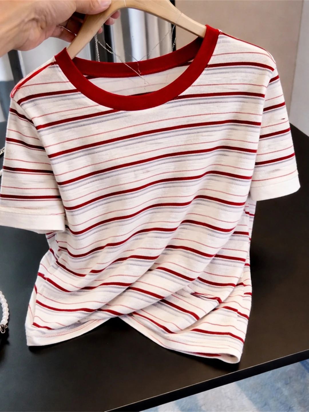 Korean Style round Neck Striped T-Shirt Short Sleeve Color Block Design Summer White Enhancing Shirt Elegant Atmosphere
Korean Style round Neck Striped T-Shirt Short Sleeve Color Block Design Summer White Enhancing Shirt Elegant Atmosphere