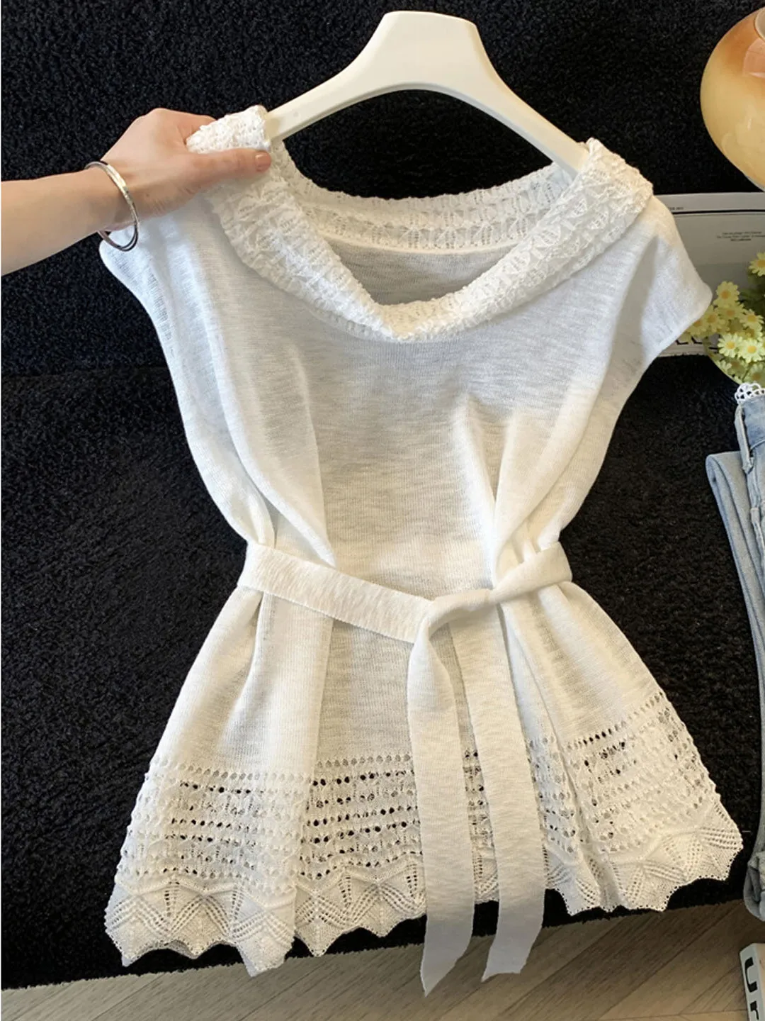 French Style Slim Fit Knitted Top Hollow out Sleeveless Women's Summer Fashion Waist Cinching Special Design Trendy Top
French Style Slim Fit Knitted Top Hollow out Sleeveless Women's Summer Fashion Waist Cinching Special Design Trendy Top