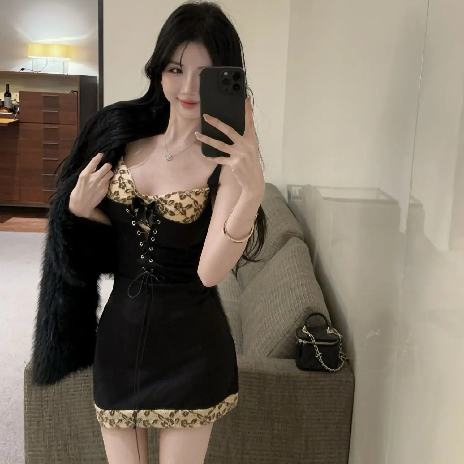 Sexy Slim Waist-Tightening Bow Splicing Suspender Dress With Hot Girl Slim Low-Cut Hollow Color-Blocking Hip-Blocking Skirt
Sexy Slim Waist-Tightening Bow Splicing Suspender Dress With Hot Girl Slim Low-Cut Hollow Color-Blocking Hip-Blocking Skirt