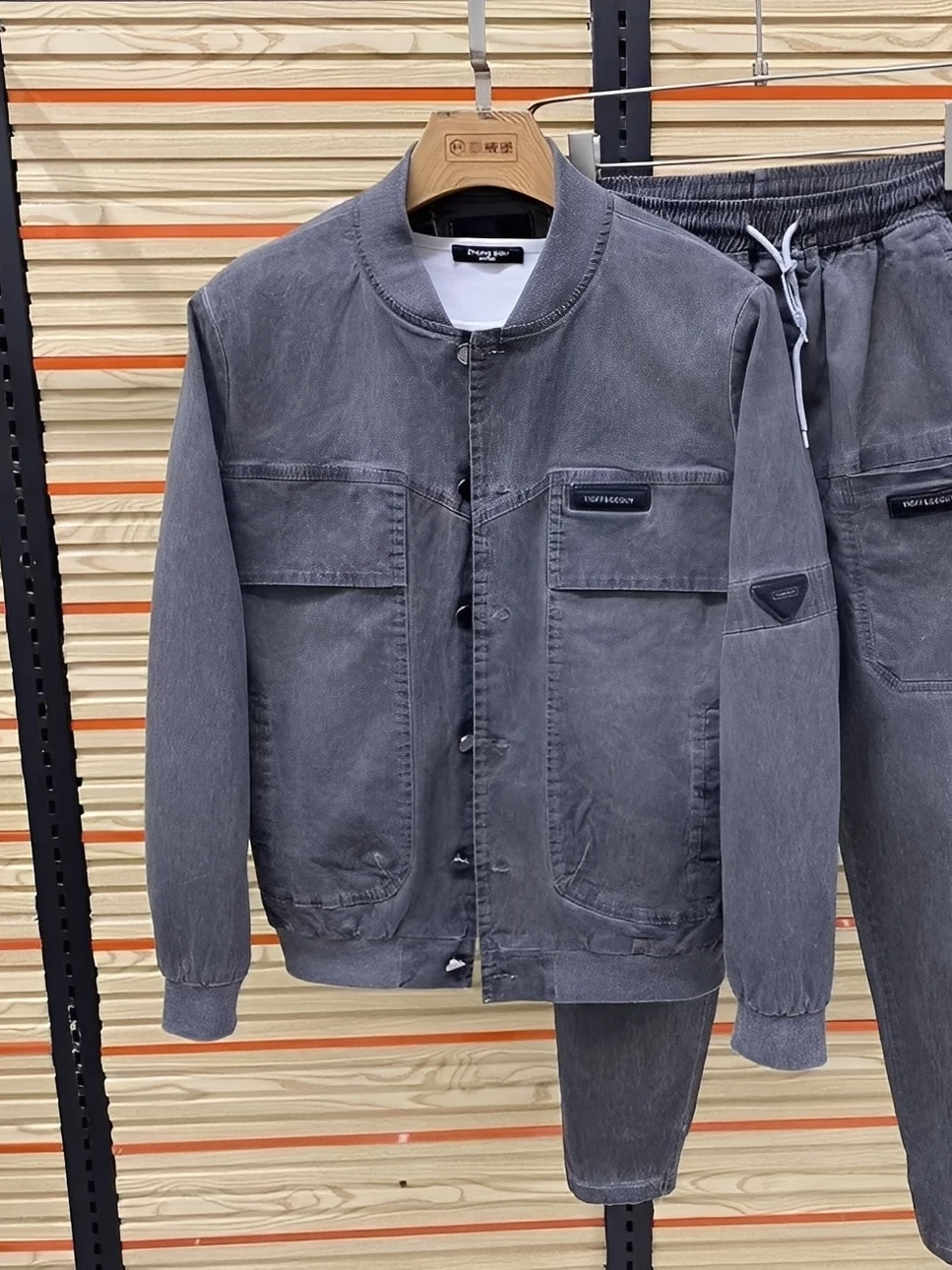 Мужской джинсовый комплект 2025: Новинка осени, модный, приталенный, трендовый, удобный, простой, молодежный, с длинным рукавом, комплект одежды
Мужской джинсовый комплект 2025: Новинка осени, модный, приталенный, трендовый, удобный, простой, молодежный, с длинным рукавом, комплект одежды