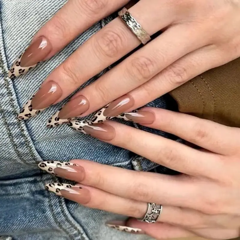 Sexy Leopard Print Stiletto Fake Nails Art French Polka Dot Almond False Nails Charms Long Pointed Press on Nails Manicure Tools
Sexy Leopard Print Stiletto Fake Nails Art French Polka Dot Almond False Nails Charms Long Pointed Press on Nails Manicure Tools