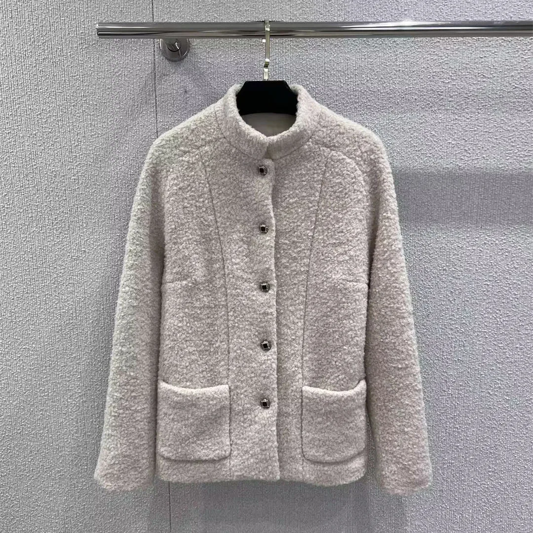 Новая зимняя флисовая куртка из смесовой шерсти, женская однобортная куртка с воротником-стойкой и бриллиантами, однотонное пушистое милое повседневное пальто с длинными рукавами
Новая зимняя флисовая куртка из смесовой шерсти, женская однобортная куртка с воротником-стойкой и бриллиантами, однотонное пушистое милое повседневное пальто с длинными рукавами