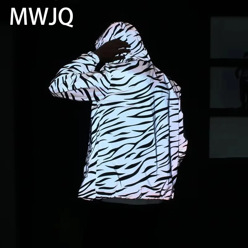 MWJQ Reflect Light Tide Повседневная куртка в полоску Мужская уличная двухслойная куртка для пар Тенденция весны 2025 Новые топы 010186
MWJQ Reflect Light Tide Повседневная куртка в полоску Мужская уличная двухслойная куртка для пар Тенденция весны 2025 Новые топы 010186