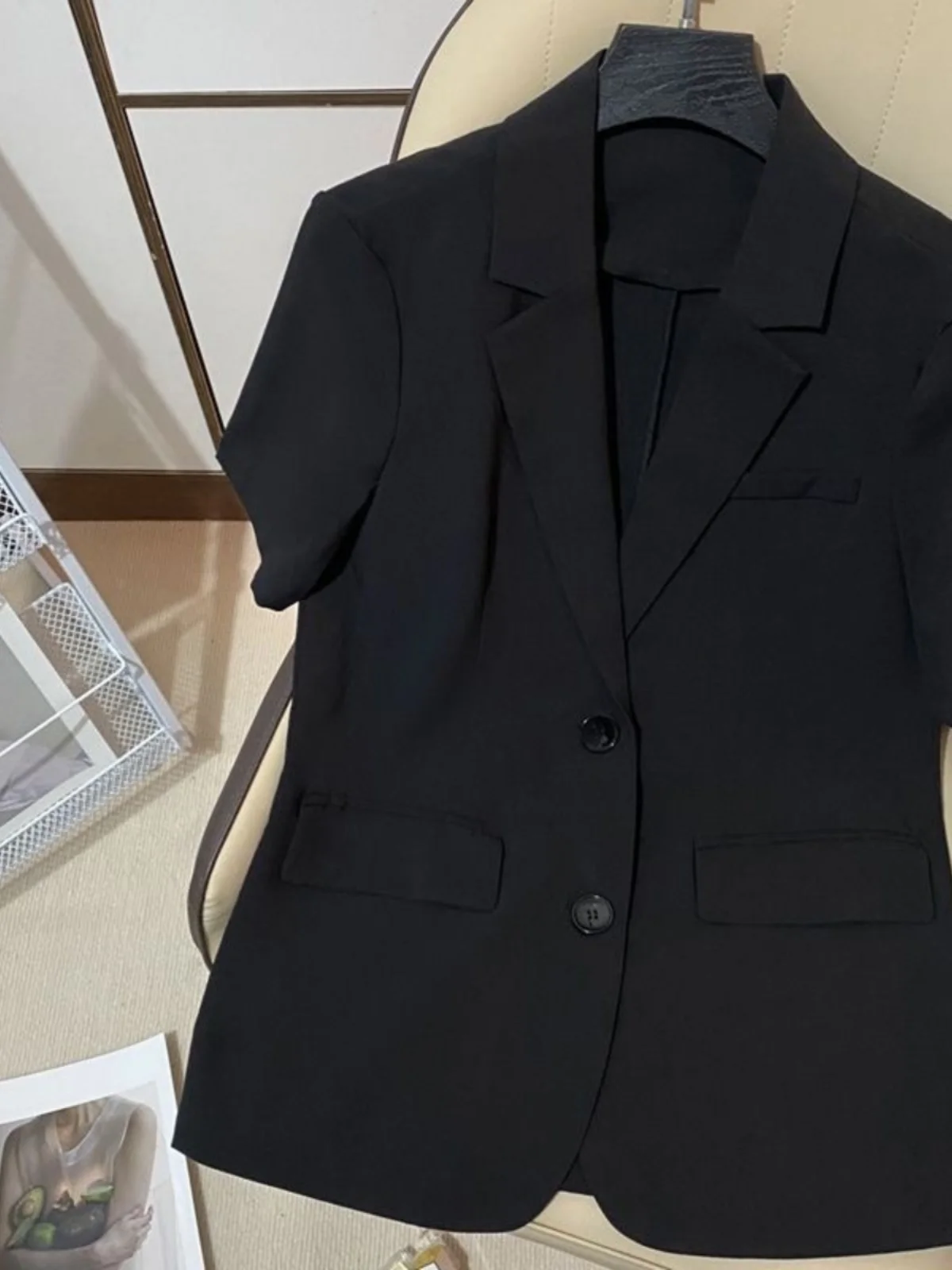 Летний повседневный тонкий профессиональный женский костюм-пиджак больших размеров в корейском стиле, свободного кроя, с эффектом высокого качества, в стиле кэжуал-шик
Летний повседневный тонкий профессиональный женский костюм-пиджак больших размеров в корейском стиле, свободного кроя, с эффектом высокого качества, в стиле кэжуал-шик