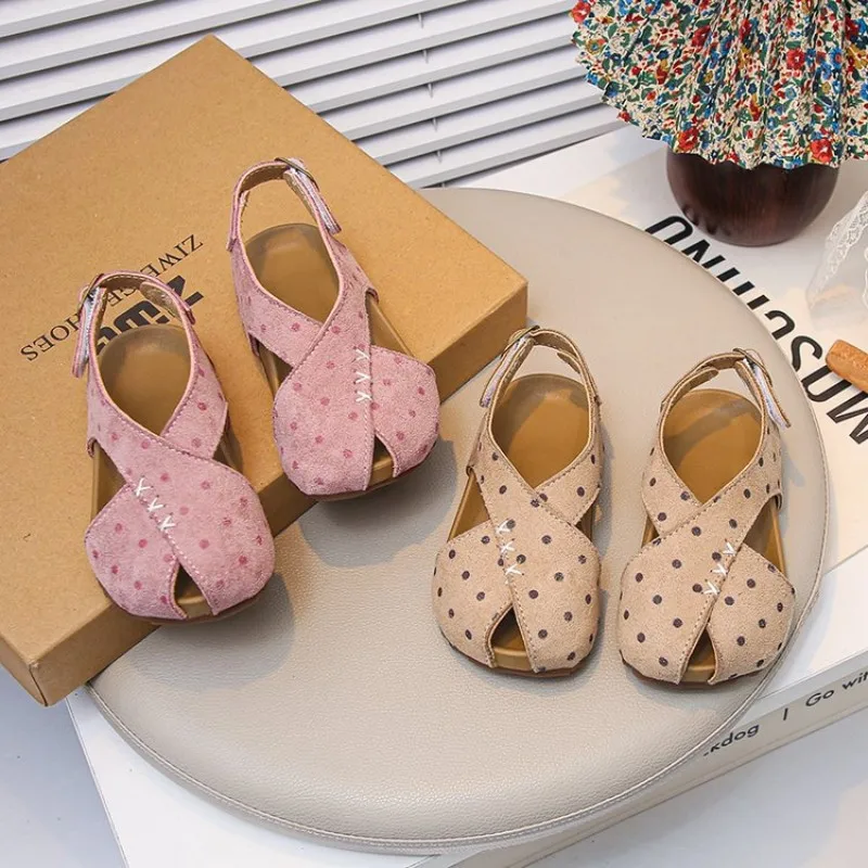 Girlish style polka dot sandals - 2026 new summer children's beach shoes, with anti-slip design, simple outdoor resort style
Girlish style polka dot sandals - 2026 new summer children's beach shoes, with anti-slip design, simple outdoor resort style