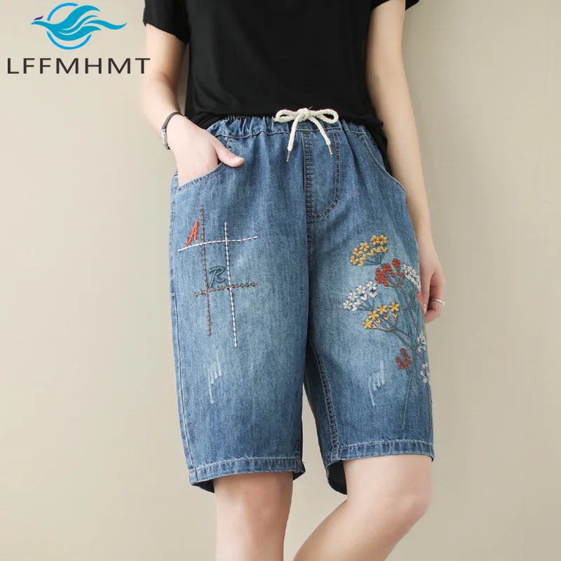 Good Quality Denim Shorts for Women Summer Fashion Elastic Waist Beautiful Flower Embroidery Fresh Style Half Length Short Pants
Good Quality Denim Shorts for Women Summer Fashion Elastic Waist Beautiful Flower Embroidery Fresh Style Half Length Short Pants