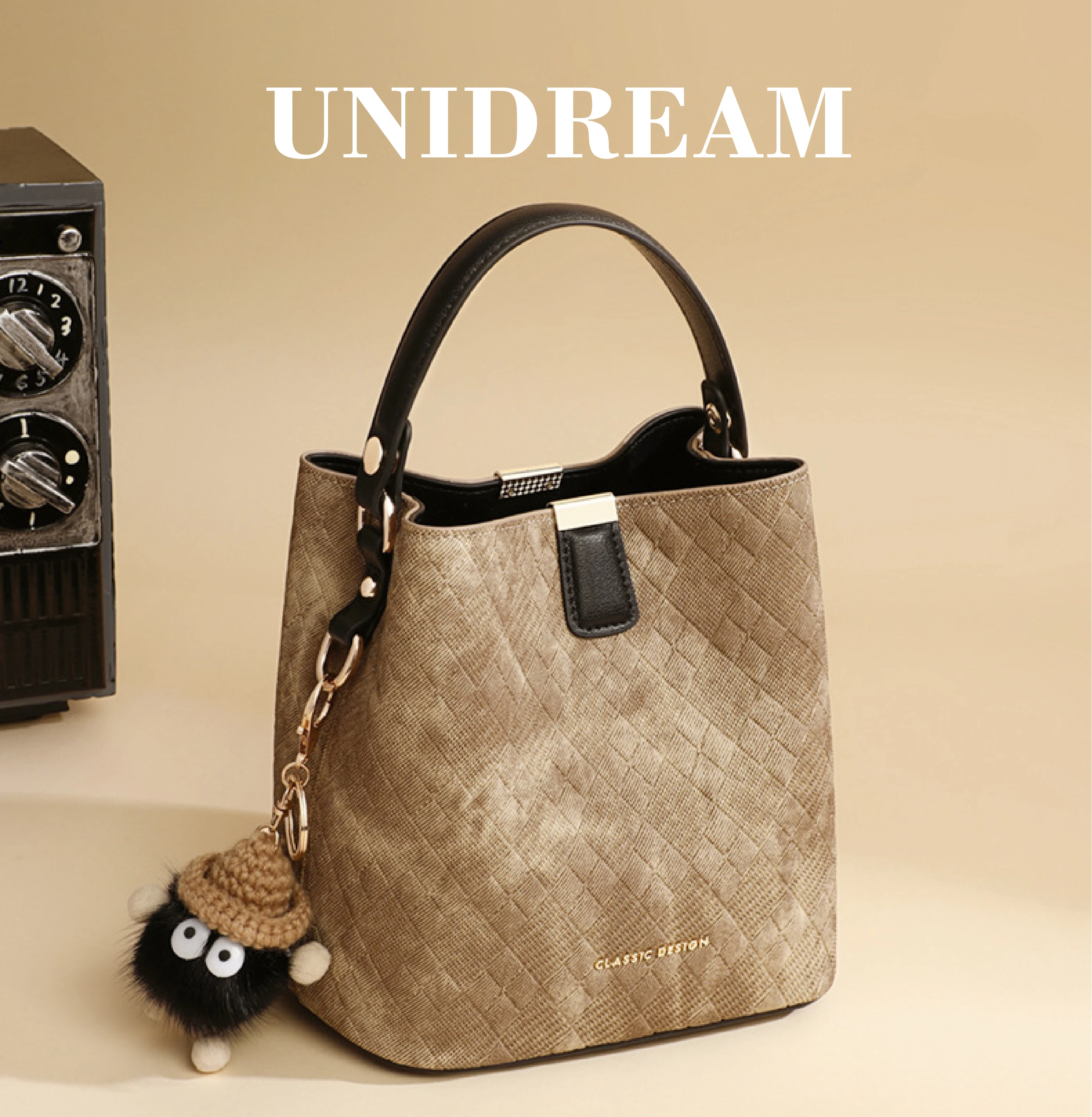 Винтажная сумка из натуральной кожи с тканой текстурой, сумка-ведро, сумка через плечо, одна модная и универсальная сумка большой вместимости
Винтажная сумка из натуральной кожи с тканой текстурой, сумка-ведро, сумка через плечо, одна модная и универсальная сумка большой вместимости