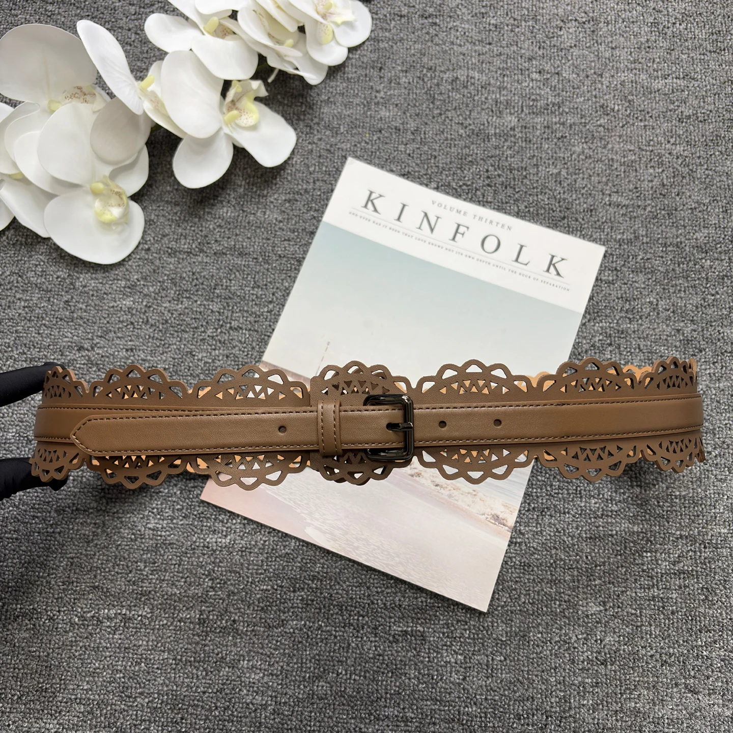 Bohemian style women's waist belt with hollowed out carved lace and genuine leather waist seal, olive green texture wide belt
Bohemian style women's waist belt with hollowed out carved lace and genuine leather waist seal, olive green texture wide belt