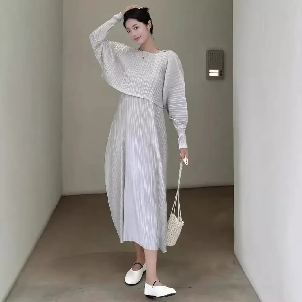 Miyake 2024 New Fashion Suit Women's Solid Color Versatile Pullover Small Top Sleeveless Pleated Vest Skirt Summer Dress Women
Miyake 2024 New Fashion Suit Women's Solid Color Versatile Pullover Small Top Sleeveless Pleated Vest Skirt Summer Dress Women