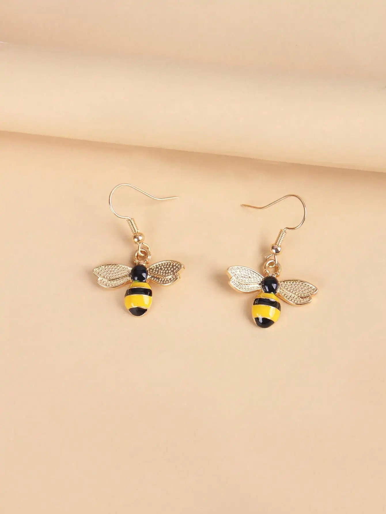 Gold Tone Bee Charm Earrings with Enamel Stripes and Textured Wings
Gold Tone Bee Charm Earrings with Enamel Stripes and Textured Wings