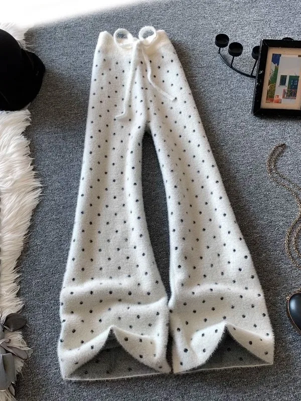Thickened Warm Knitted Mink Velvet Wide Leg Pants Women Autumn Winter High Waist Long Trousers Draping Loose Comfortable Skin...
Thickened Warm Knitted Mink Velvet Wide Leg Pants Women Autumn Winter High Waist Long Trousers Draping Loose Comfortable Skin...