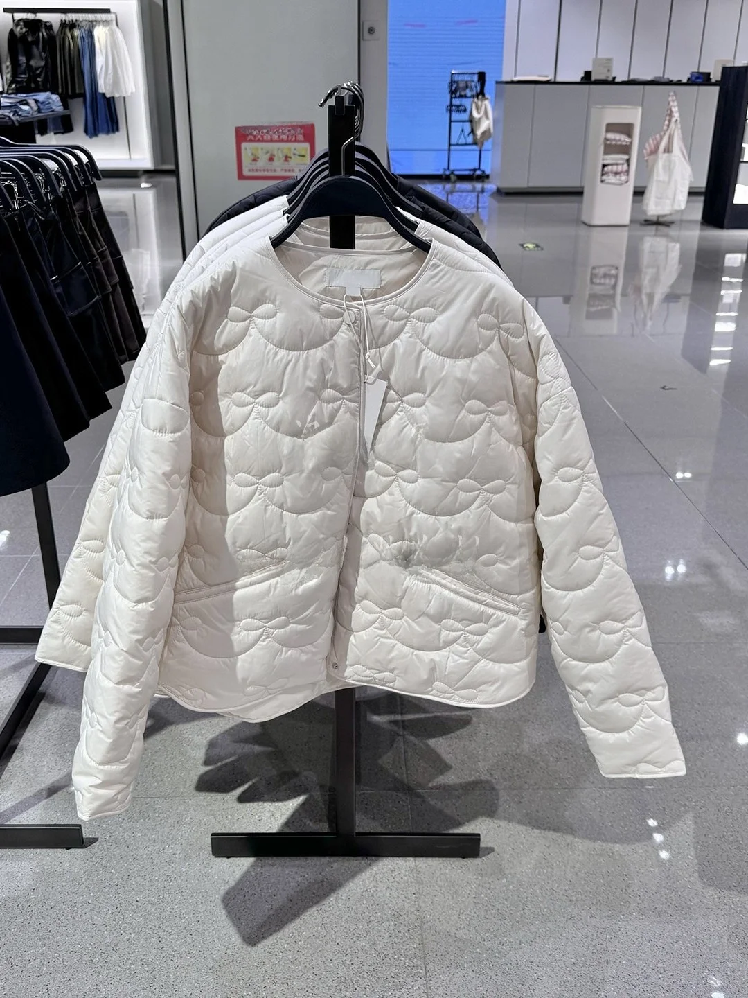 Casual Loose round Neck Cotton Jacket Lightweight Stuffed Coat Knot Autumn Winter New Style Women's Fashion Outerwear
Casual Loose round Neck Cotton Jacket Lightweight Stuffed Coat Knot Autumn Winter New Style Women's Fashion Outerwear