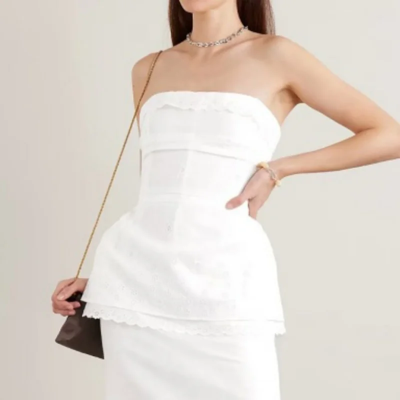 Summer New Women's Cotton Linen Embroidered Backless Lace Flower Edge Top High Quality Fashion Commute Versatile Strapless Vest
Summer New Women's Cotton Linen Embroidered Backless Lace Flower Edge Top High Quality Fashion Commute Versatile Strapless Vest