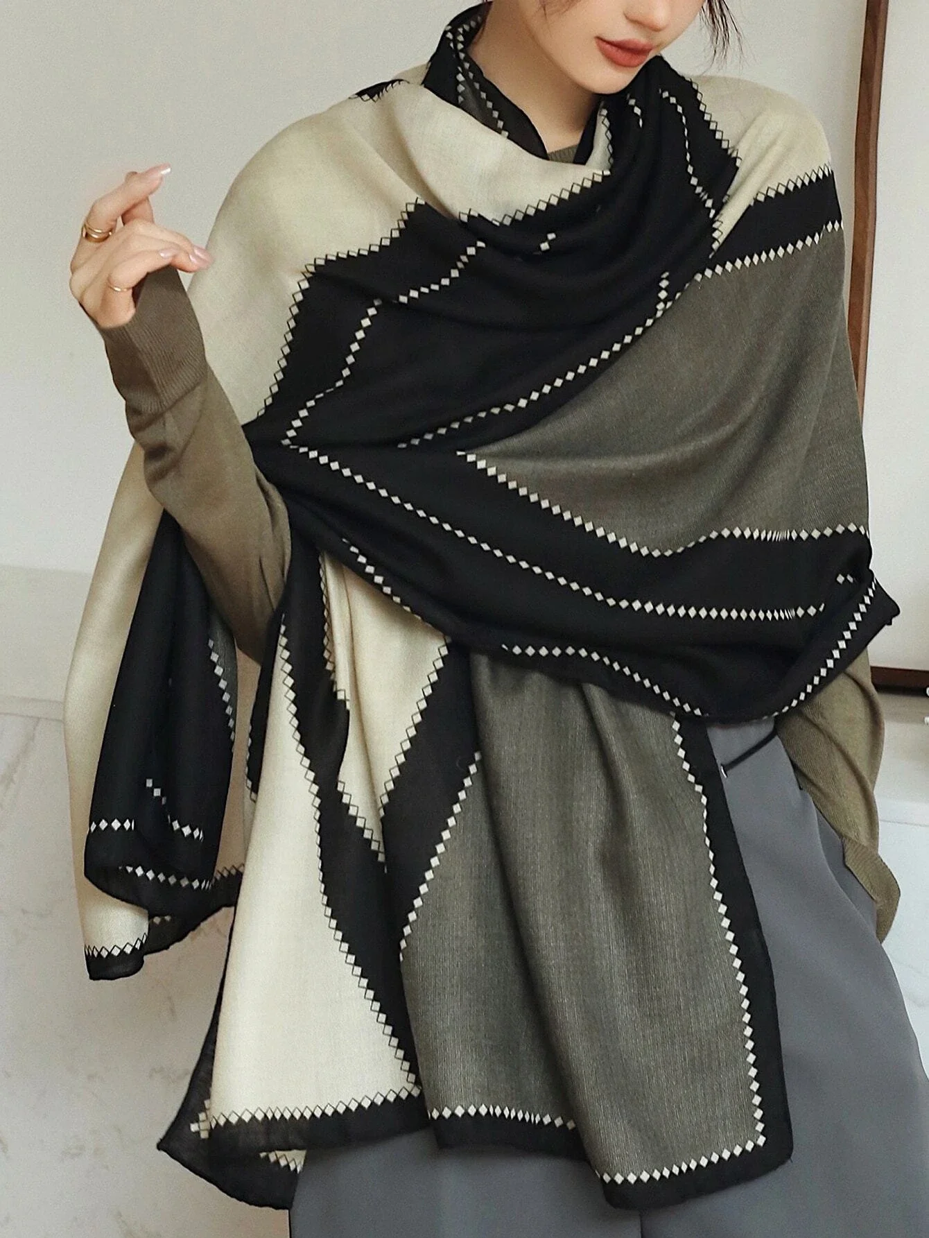 Fashion Creative Sar Striped Knitted Women's Scarf Men's Winter Scarf Apron Black Tassel Shawl Y2K Kpop Unisex Scarves
Fashion Creative Sar Striped Knitted Women's Scarf Men's Winter Scarf Apron Black Tassel Shawl Y2K Kpop Unisex Scarves