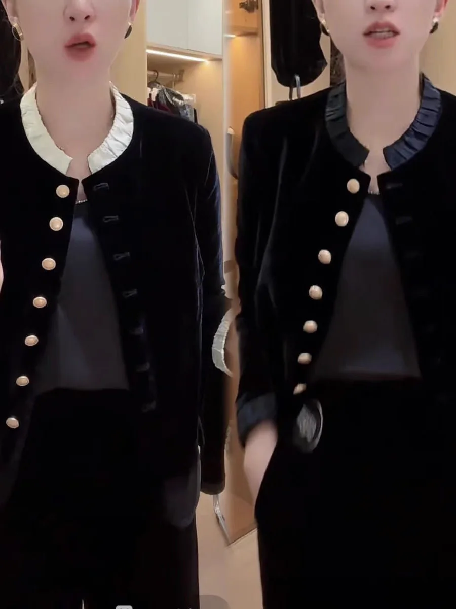 Модное бархатное стеганое пальто класса люкс, приталенного кроя, однотонное, с пуговицами, женское, с длинными рукавами, круглым вырезом горловины
Модное бархатное стеганое пальто класса люкс, приталенного кроя, однотонное, с пуговицами, женское, с длинными рукавами, круглым вырезом горловины