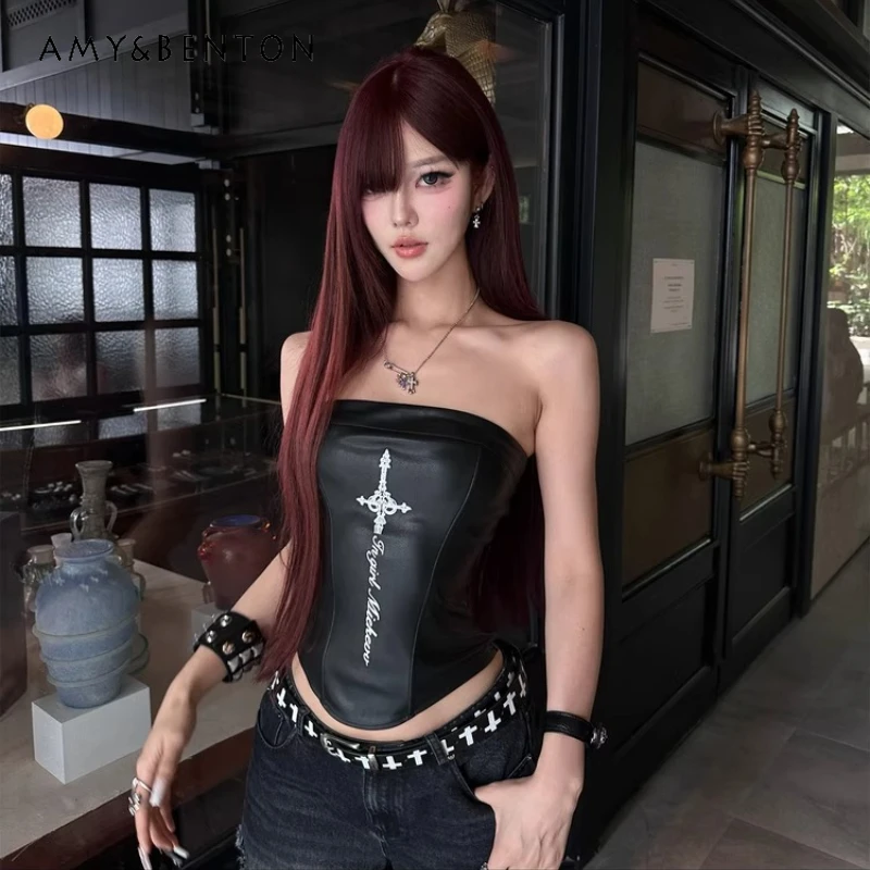 Punk Dark Gothic Style Black PU Leather Embroidered Strapless Women's Vest Original Design Sweet Cool Sexy Short Tube Top Ladies
Punk Dark Gothic Style Black PU Leather Embroidered Strapless Women's Vest Original Design Sweet Cool Sexy Short Tube Top Ladies