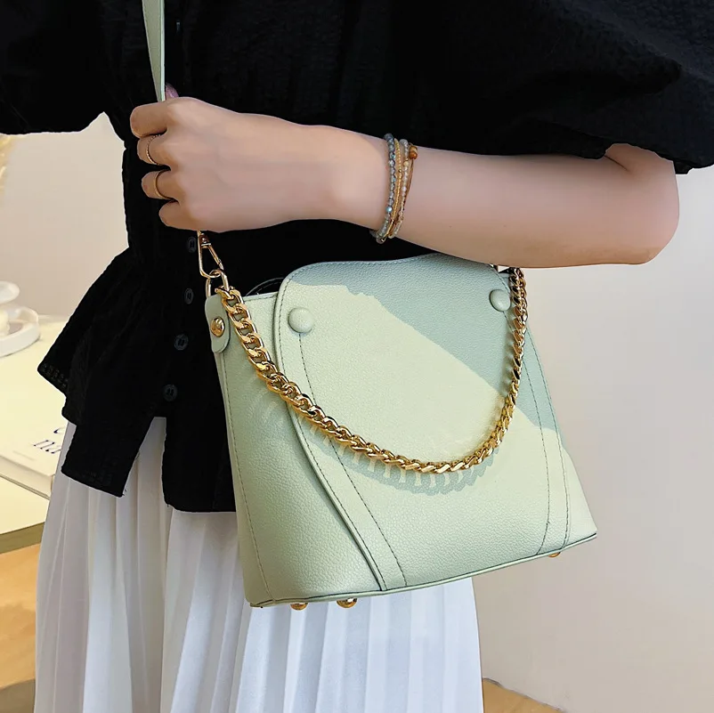Chain design Bucket Shoulder bags for women Crossbody Bag small Female Handbags Solid Color PU Leather ladies totes Scarves
Chain design Bucket Shoulder bags for women Crossbody Bag small Female Handbags Solid Color PU Leather ladies totes Scarves
