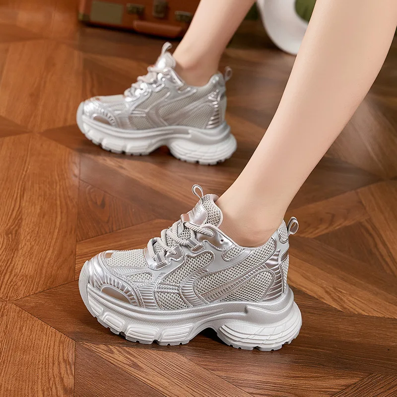 Women's Autumn New Versatile Casual Sneakers Outdoor Hiking Lightweight Thick Sole High-rise Shoes for Women's Jogging Shoes
Women's Autumn New Versatile Casual Sneakers Outdoor Hiking Lightweight Thick Sole High-rise Shoes for Women's Jogging Shoes