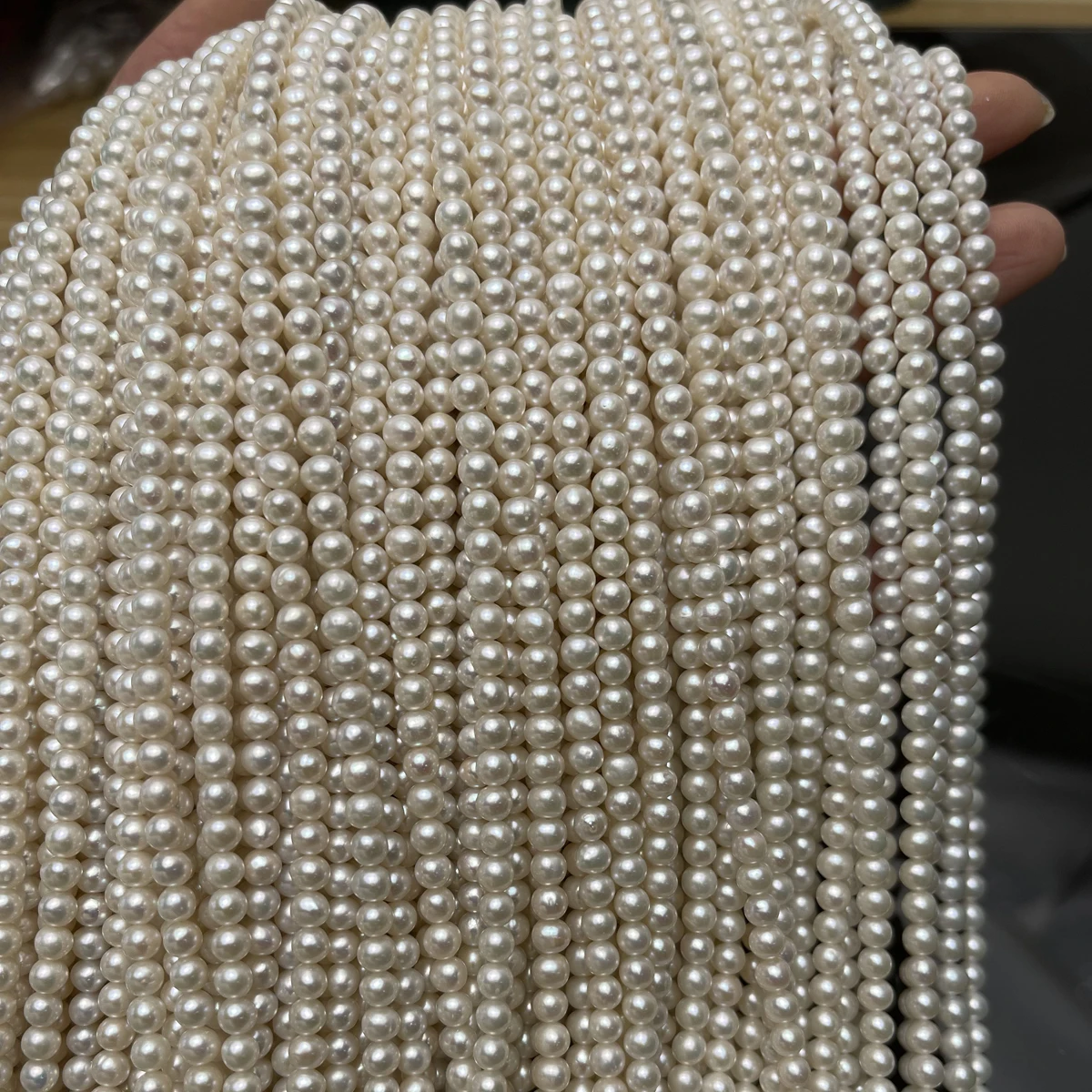 4-5mm Factory Wholesale Natural Freshwater Round White Pearl Bead for Jewelry Make DIY Necklace Earring Bracelet Accessory Women
4-5mm Factory Wholesale Natural Freshwater Round White Pearl Bead for Jewelry Make DIY Necklace Earring Bracelet Accessory Women