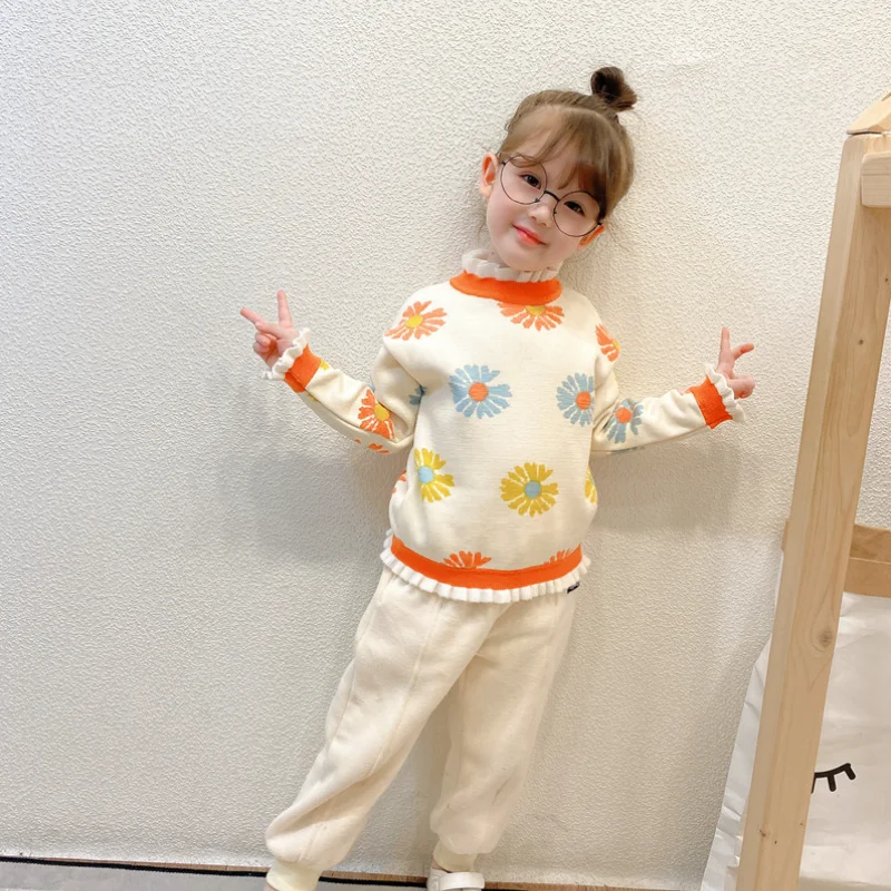 2024 Winter Infants Clothing Girls Plush Sweater Baby Long Sleeved Roll-up Collar Velvet Sweater
2024 Winter Infants Clothing Girls Plush Sweater Baby Long Sleeved Roll-up Collar Velvet Sweater