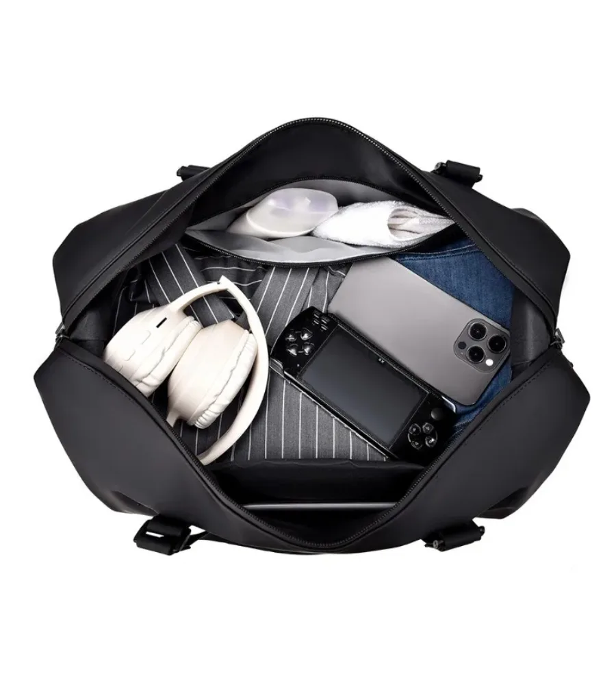Wet dry partition keeps this gym bag organized for training sessions weekend trips and day use
Wet dry partition keeps this gym bag organized for training sessions weekend trips and day use