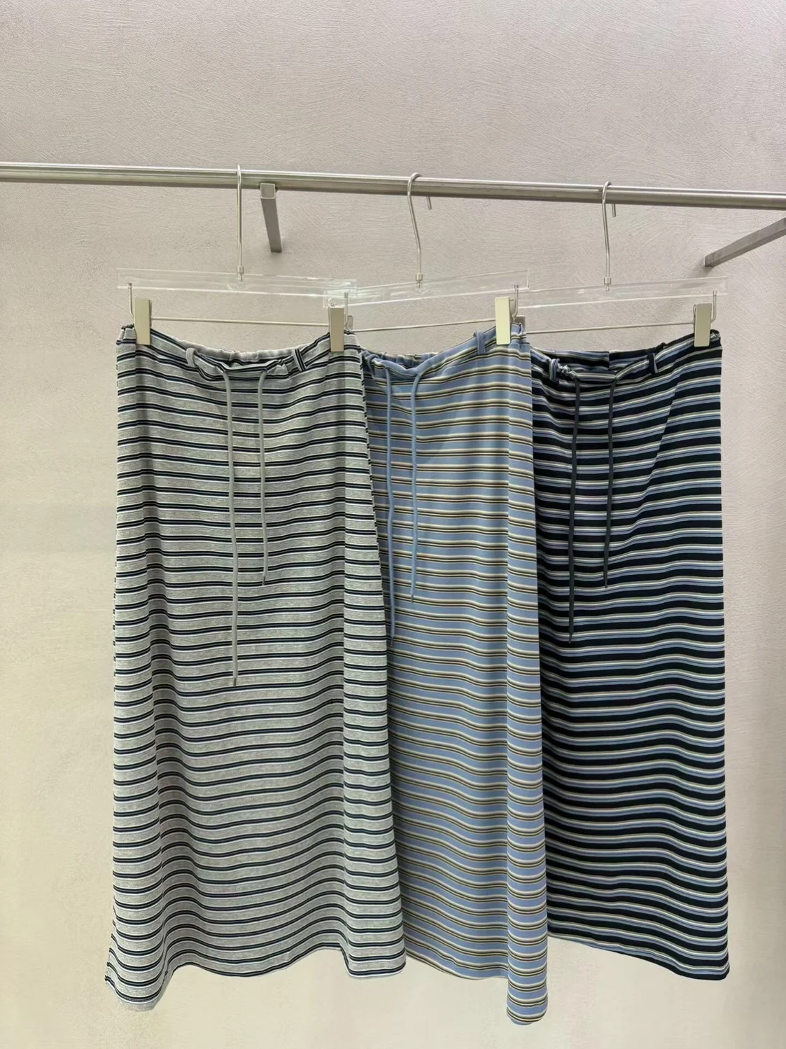 Lazy Artistic Stripe Belted Midi Skirt Women's Korean Casual Slimming Straight A-Line Long Skirt Spring Summer High Waist Pol...
Lazy Artistic Stripe Belted Midi Skirt Women's Korean Casual Slimming Straight A-Line Long Skirt Spring Summer High Waist Pol...