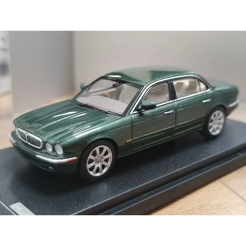 AR box 1: 64 Jaguar XJ6 X350 Cast Alloy Car Model, A Gift Toy for Children, A Collection Decoration Piece for Adults.
AR box 1: 64 Jaguar XJ6 X350 Cast Alloy Car Model, A Gift Toy for Children, A Collection Decoration Piece for Adults.