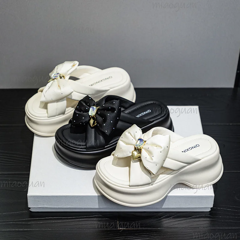 8CM Butterfly Knot Water Diamond Sandals Thick Bottom French Style Versatile Women's Slippers High Heels Leisure Ladies Shoes
8CM Butterfly Knot Water Diamond Sandals Thick Bottom French Style Versatile Women's Slippers High Heels Leisure Ladies Shoes