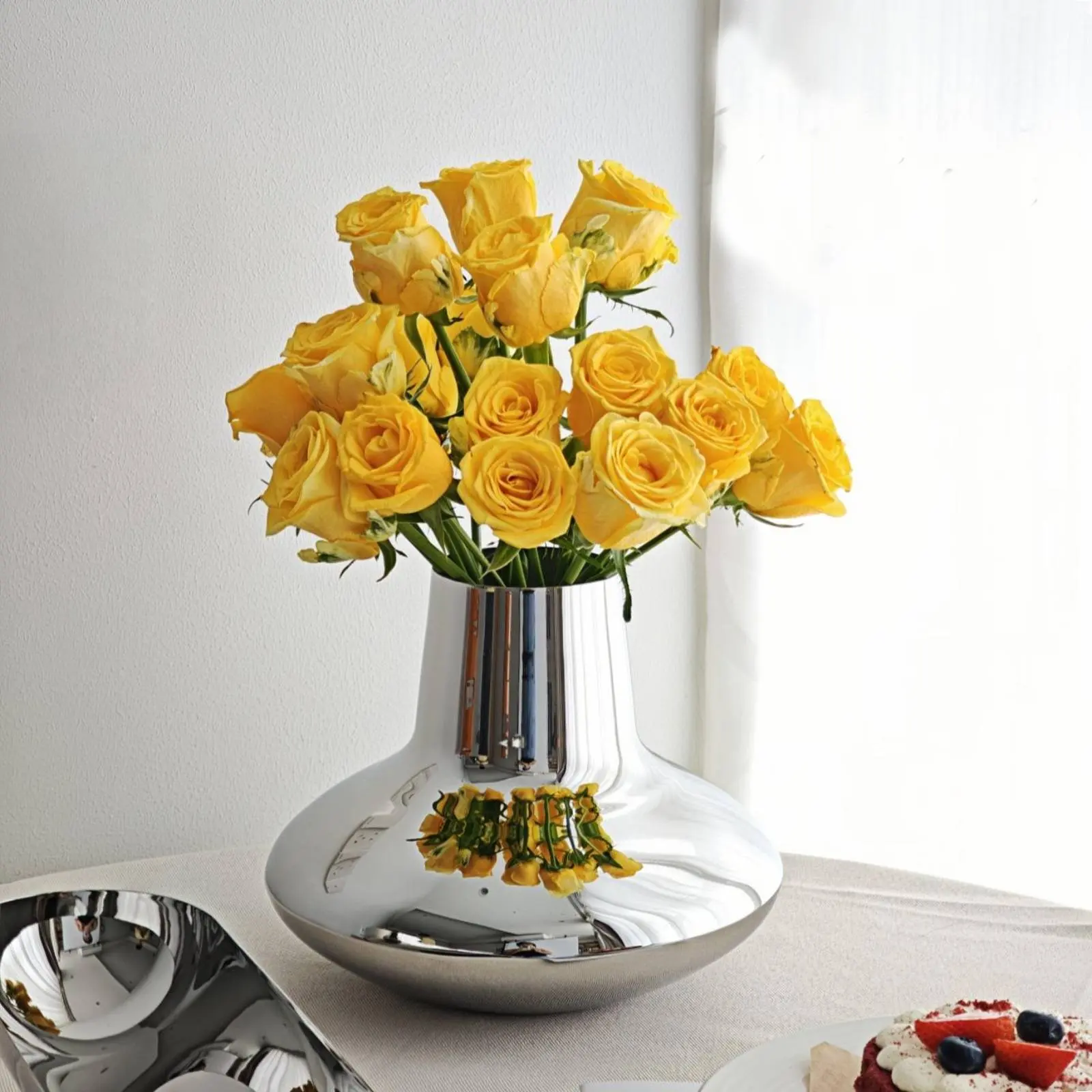 Stainless Steel Vase Minimalist Design Metal Flower Vase Table Centerpiece Easy to Clean Home Decor Sturdy for Housewarming Gift
Stainless Steel Vase Minimalist Design Metal Flower Vase Table Centerpiece Easy to Clean Home Decor Sturdy for Housewarming Gift