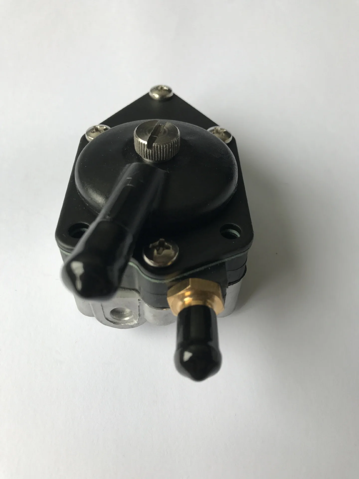 Suitable for Johnson & Johnson outboard fuel pump gasoline pump 438556 388268 yacht fuel pump
Suitable for Johnson & Johnson outboard fuel pump gasoline pump 438556 388268 yacht fuel pump