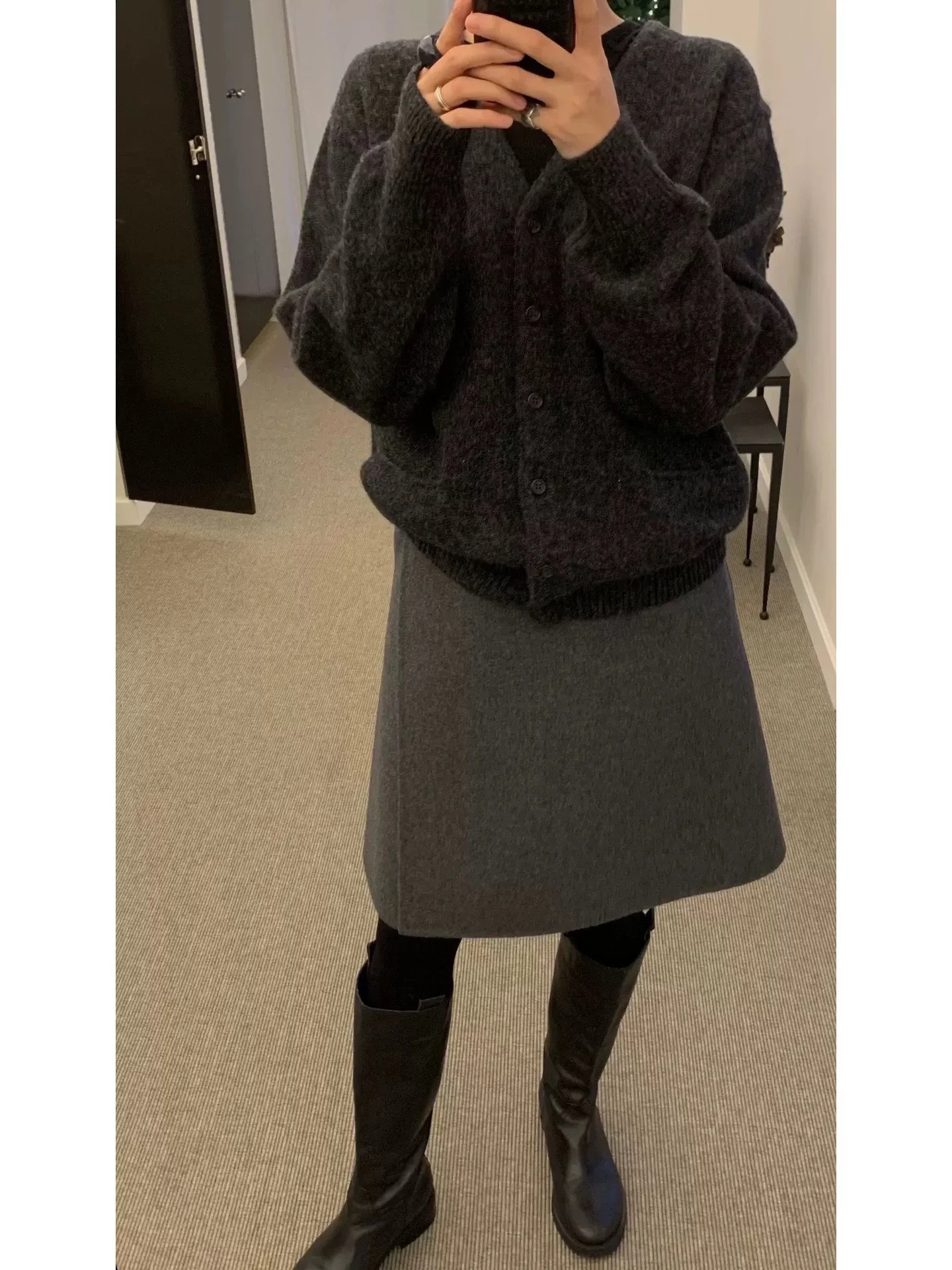 Double-Faced Woolen A-Line Skirt Hand-Sewn High Waist Slimming Neutro Style Casual Spring Fashion Ladies Skirts
Double-Faced Woolen A-Line Skirt Hand-Sewn High Waist Slimming Neutro Style Casual Spring Fashion Ladies Skirts