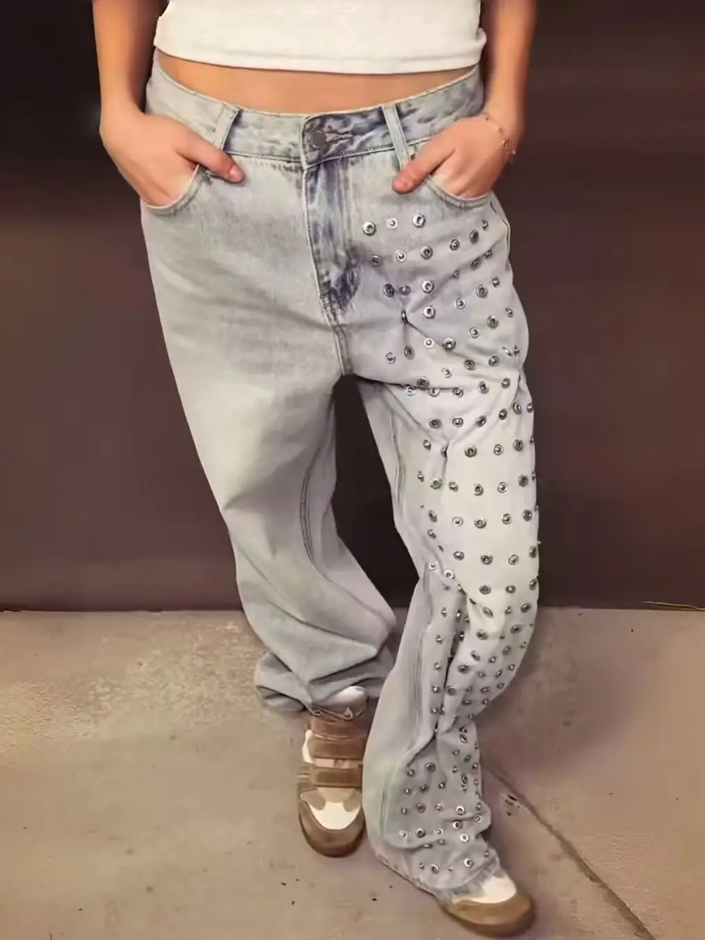 Y2K American Retro Women's Jeans Button Design Loose Jeans Japanese Harajuku Wide Version Punk Trousers Fashion New Trend Jeans
Y2K American Retro Women's Jeans Button Design Loose Jeans Japanese Harajuku Wide Version Punk Trousers Fashion New Trend Jeans