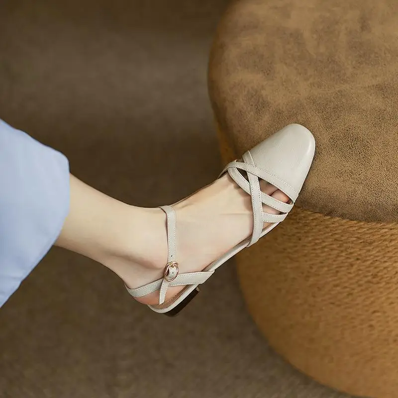 Baotou Women's Sandals New Summer Retro Hollow Thick Heel Button Soft Leather Roman Sandals Flat Bottom
Baotou Women's Sandals New Summer Retro Hollow Thick Heel Button Soft Leather Roman Sandals Flat Bottom