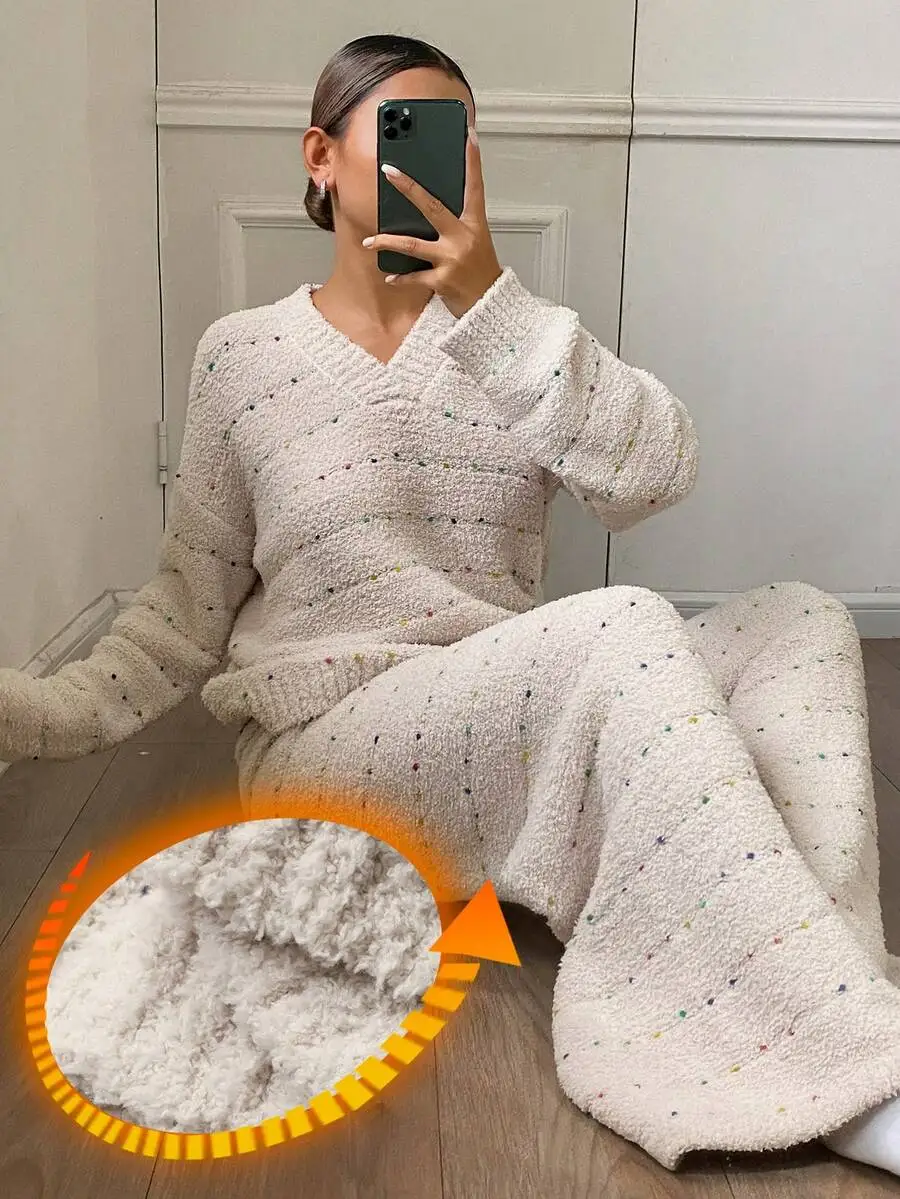 Women Winter Plush Polka Dot Loose Long Sleeve Pajama Set Top And Pants
Women Winter Plush Polka Dot Loose Long Sleeve Pajama Set Top And Pants